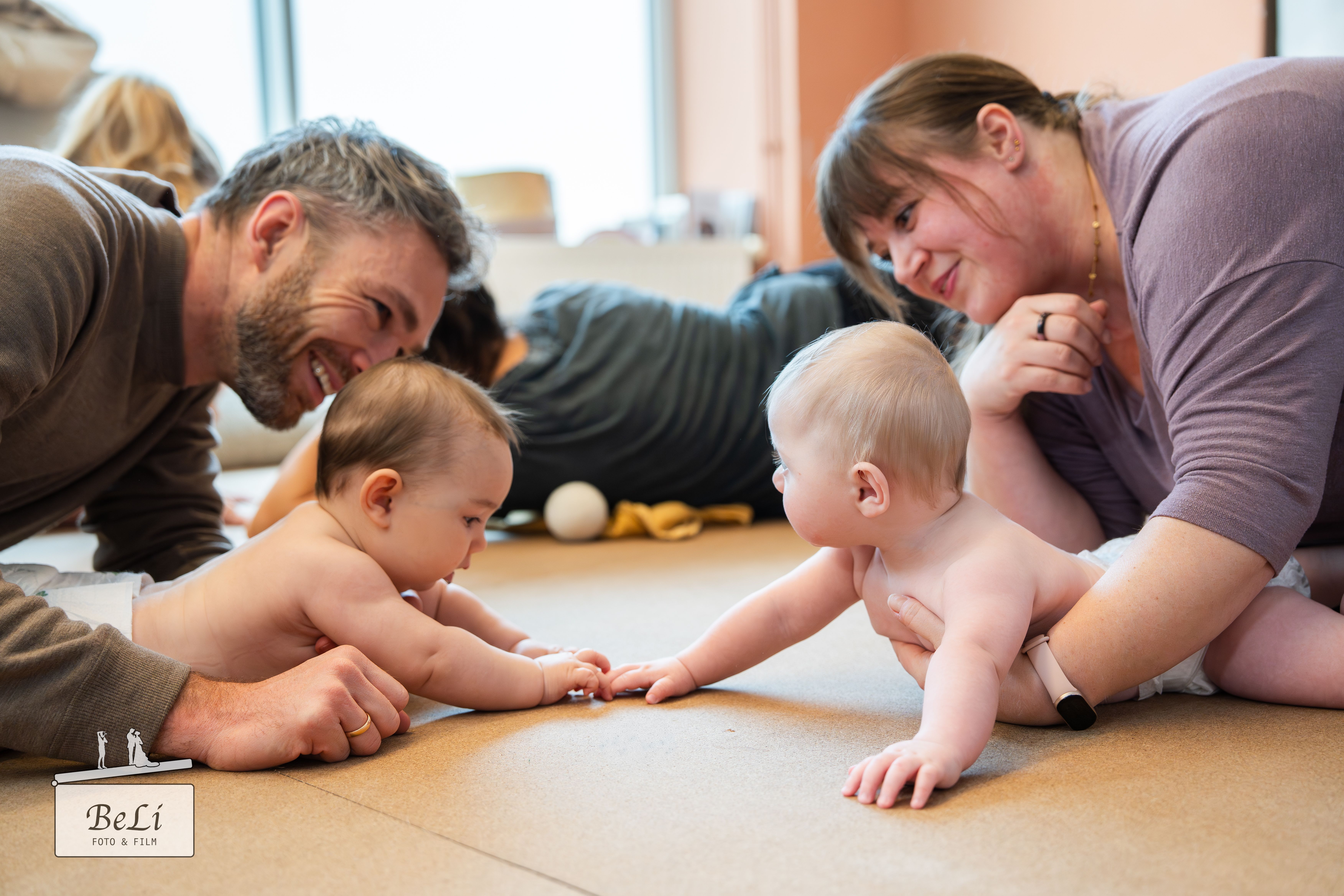 Eltern mit Baby im PEKiP